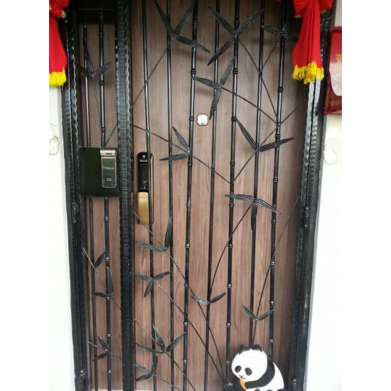 5_-panda-in-dark-green-wrought-iron-hdb-gate-1_0